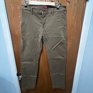 Levi XX Chino Standard Taper-Brown